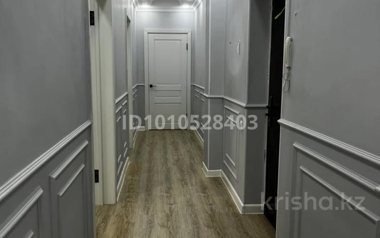 3-комнатная квартира · 85 м² · 4/9 этаж, 32А мкр за 300 000 〒 в Актау — фото 2