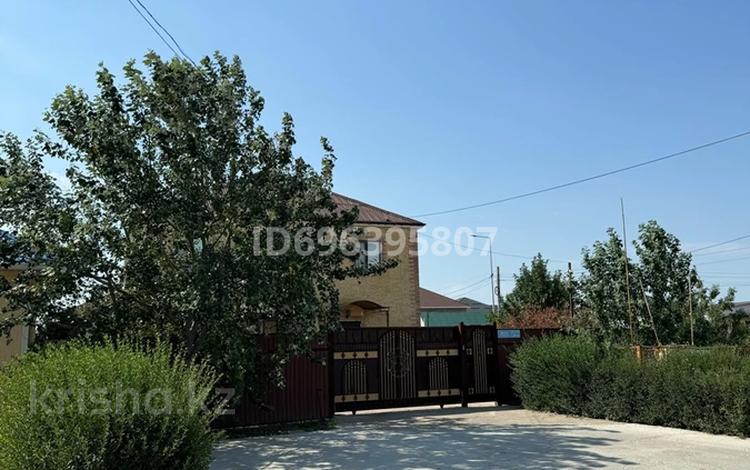 Отдельный дом · 7 комнат · 250 м² · 5 сот., мкр Оркен, 45 за 55 млн 〒 в Атырау — фото 2