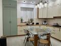 Отдельный дом · 7 комнат · 250 м² · 5 сот., мкр Оркен, 45 за 55 млн 〒 в Атырау — фото 6