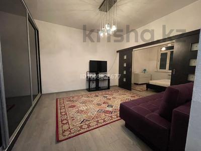 2-комнатная квартира · 60 м² · 10/16 этаж, Абая 150/230 — Квартира расположена в районе с развитой инфраструктурой! Рядом школы, детсады, медцентры, аптеки, ТРЦ АДК, банки и т.д. Рядом станция метро Сайран, троллейбусная, автобусная остановка. Депозит 200, 0 тыс. ТГ. В квартире есть гардеробная комната. Сдается только на длительный срок, не менее одного года. Субаренда исключена. за 350 000 〒 в Алматы, Бостандыкский р-н