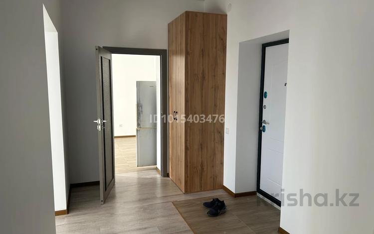 2-бөлмелі пәтер · 74 м² · 1/5 қабат, Алтын орда ш/а. 42/1, бағасы: 200 000 ₸ в Актобе, мкр. Алтын орда — фото 2