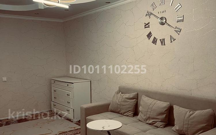 2-комнатная квартира · 55 м² · 5/5 этаж, Дружбы народов 4/3 за 15 000 〒 в Приозёрске — фото 2