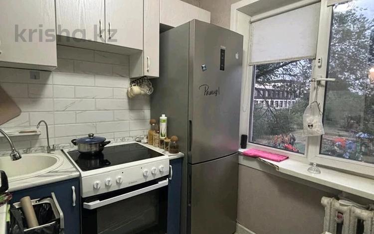 3-комнатная квартира · 48 м² · 3/5 этаж, Майкудук, Майкудук, 16й микрорайон 24 за 14.5 млн ₸ в Караганде, Алихана Бокейханова р-н — фото 2