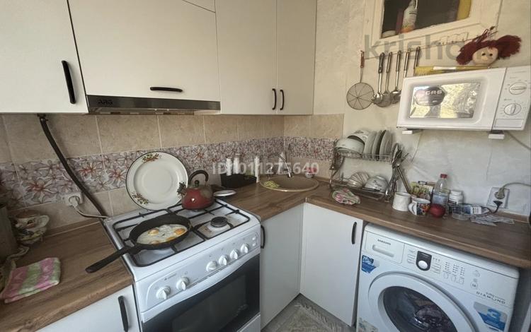 3-комнатная квартира · 57 м² · 2/5 этаж, Амангельды Иманова — Район Одежды за 23 млн ₸ в  — фото 2