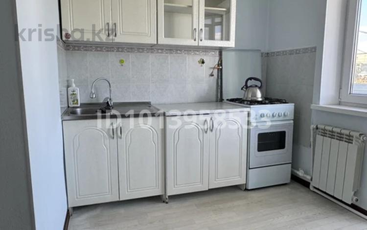 1-комнатная квартира · 34.9 м² · 5/5 этаж, мкр 8, Бр жубановых 292 — Оптика на 8мкр, клиника Дару, Мечта, 1ая школа, 4ая поликлиника, университет Жубанова, Байшева, летное училище , Асерас , остановка 8мкр за 11 млн ₸ в Актобе — фото 5