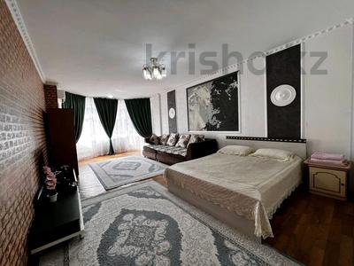 1-комнатная квартира, 55 м², 5 этаж по часам, Желтоксан 17б — Кунаева за 2 000 〒 в Шымкенте