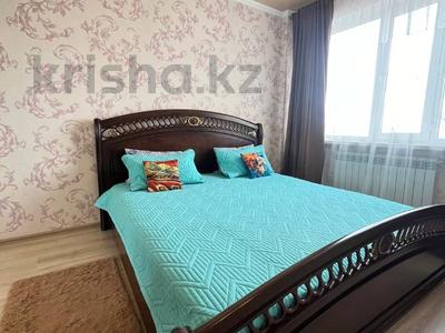 2-комнатная квартира · 62 м² · 1/5 этаж, Жарбосынова 85 за 15 000 〒 в Атырау, мкр Авангард-4