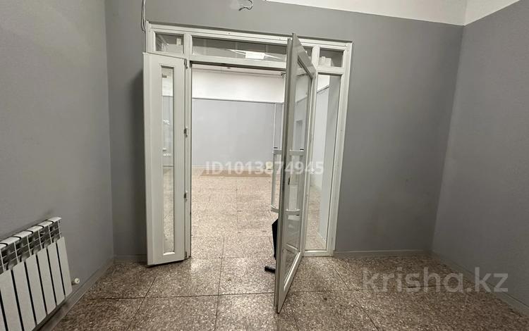 Офисы, магазины и бутики, общепит, салоны красоты, медцентры и аптеки, образование, развлечения, кабинеты и рабочие места, студии · 165 м² за 1.5 млн ₸ в Астане, Сарайшык р-н — фото 3