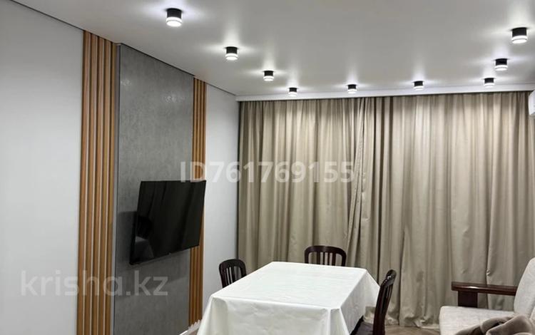 3-бөлмелі пәтер · 96 м² · 2/9 қабат, мкр Думан-2, Думан-2 57 62, бағасы: 500 000 ₸ в Алматы, Медеуский р-н — фото 16