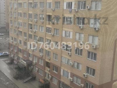 Пәтерлер в Атырауской обл.: 3-бөлмелі пәтер · 81 м² · 7/9 қабат, мкр Береке, 16 54, бағасы: 30 млн 〒 3-бөлмелі пәтер · 81 м² · 7/9 қабат, мкр Береке, 16 54, бағасы: 30 млн 〒 в Атырау
