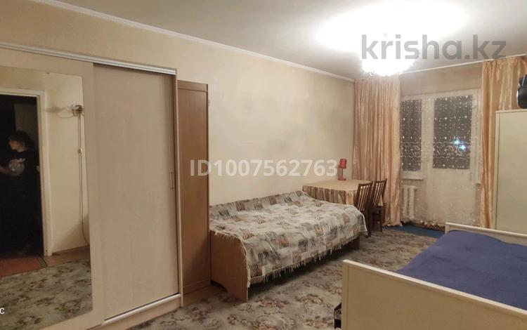 1-комнатная квартира · 36 м² · 4/4 этаж, мкр №7 за 215 000 〒 в Алматы, Ауэзовский р-н — фото 2