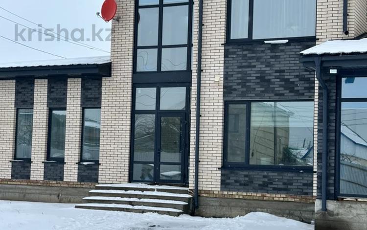 Отдельный дом · 7 комнат · 270 м² · 11 сот., Достык 19 — Алаш за 99 млн ₸ в Уральске — фото 2