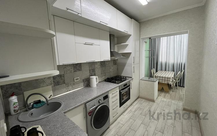 3-комнатная квартира, 90 м², 3/5 этаж посуточно, 1 мая 35 — Клиника Даумед,Роща,Радуга,Тойхана 2030 за 17 000 〒 в Шымкенте, Туран р-н — фото 2