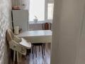 3-бөлмелі пәтер · 56 м² · 4/5 қабат, Строитель ш/а., Циолковского, бағасы: 14.5 млн ₸ в Уральске, мкр Строитель