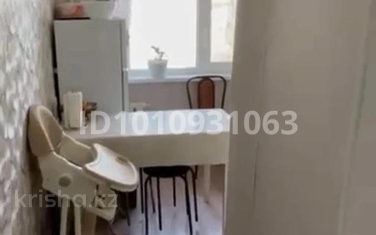3-бөлмелі пәтер · 56 м² · 4/5 қабат, Строитель ш/а., Циолковского, бағасы: 14.5 млн ₸ в Уральске, мкр Строитель — фото 3