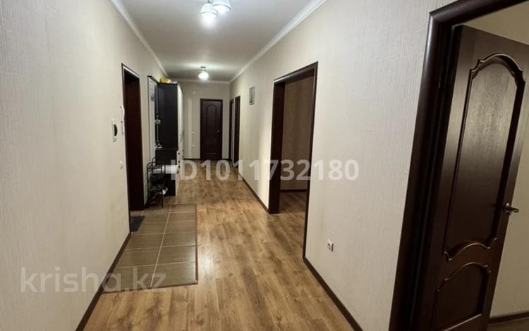 3-комнатная квартира · 100 м² · 4/5 этаж, сактанана Баишева 7/1 — возле (метро) скайпарк за 37 млн ₸ в Актобе, жилой массив Юго-Запад-1 — фото 2