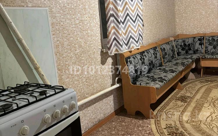Үйдің бір бөлігі · 2 бөлме · 10 м², А.Букейханов, бағасы: 100 000 ₸ в Зачаганске — фото 2