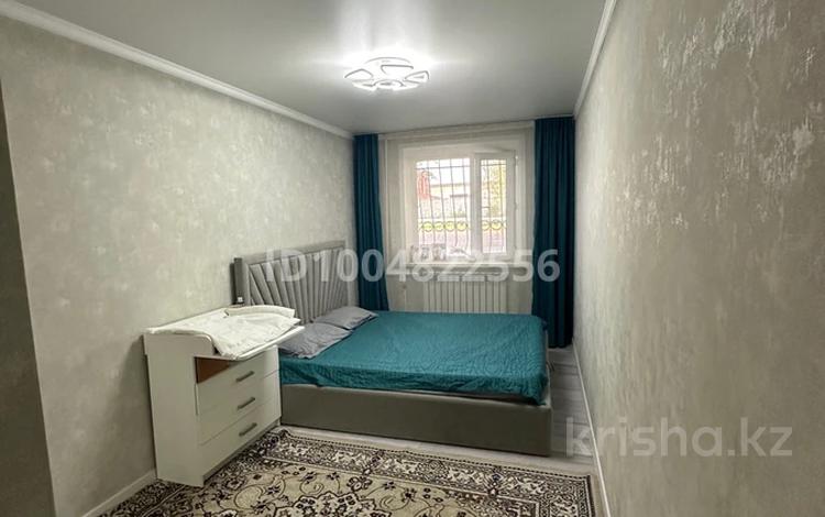 2-комнатная квартира · 44.3 м² · 1/5 этаж, мкр Фёдоровка , Орлова 109 46 за 15 млн ₸ в Караганде, Казыбек би р-н — фото 2