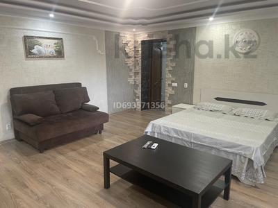2-комнатная квартира · 50 м² · 1/10 этаж, Интернациональная — Сатпаева, Интернациональная, Вокзал, Центр, Военкомат, Континент, Жастар за 18 000 ₸ в Петропавловске