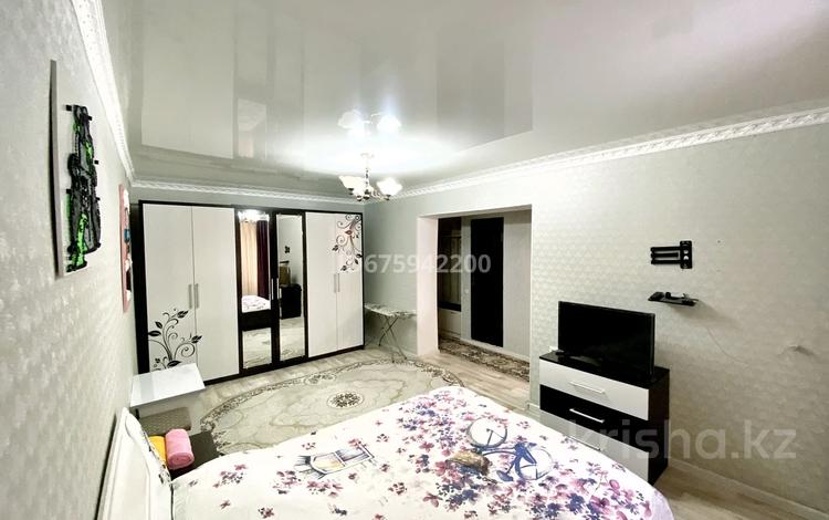 1-комнатная квартира, 35 м² по часам, Толе би 75 — Проспект Джамбула за 1 000 〒 в Таразе — фото 6