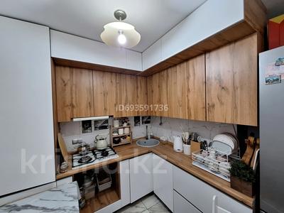 2-бөлмелі пәтер · 46 м² · 4/5 қабат, Ауезова 52б — Сауран, ДостарМед, бағасы: 15.5 млн ₸ в Атырау, мкр Жилгородок