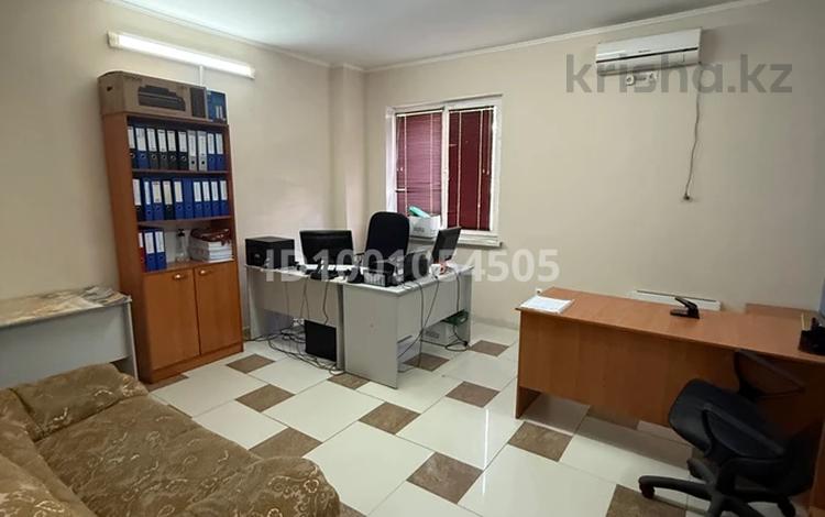 Свободное назначение, офисы, салоны красоты, образование, конференц-залы, кабинеты и рабочие места, студии · 30 м² за 90 000 ₸ в Атырау — фото 2