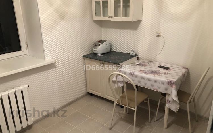 1-комнатная квартира · 50 м² · 5/5 этаж, Авангард-4 мкр за 160 000 ₸ в Атырау, мкр Авангард-4 — фото 2