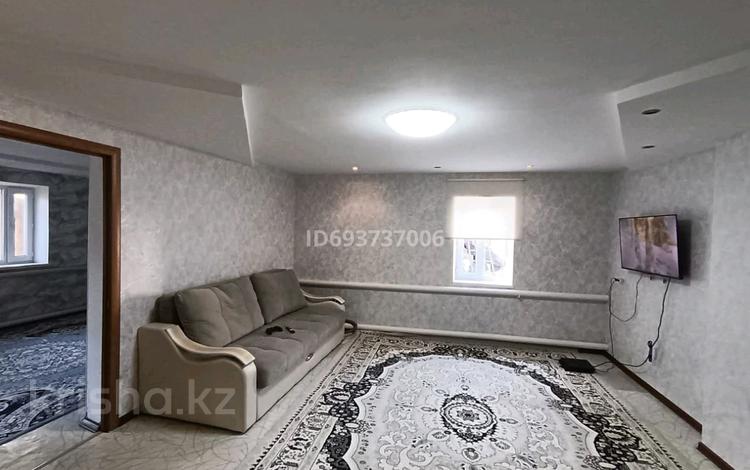 Отдельный дом · 3 комнаты · 75.7 м² · 5 сот., Акимжанова 121 за 25 млн ₸ в Актобе, мкр. Курмыш — фото 2