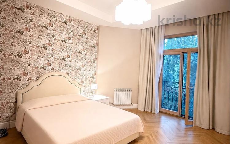 5-комнатная квартира · 220 м² · 4/10 этаж, Рубинштейна за 460 млн ₸ в Алматы, Медеуский р-н — фото 2