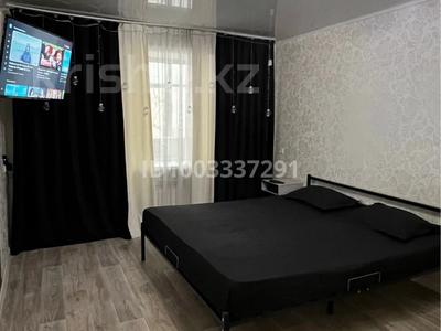 Тәулігіне пәтерлер в Карагандинской обл.: 1-бөлмелі пәтер · 45 м² · 2/5 қабат, Республики 39/1, бағасы: 11 000 〒 1-бөлмелі пәтер · 45 м² · 2/5 қабат, Республики 39/1, бағасы: 11 000 〒 в Темиртау