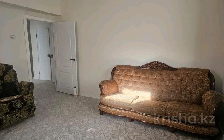 2-комнатная квартира · 53 м² · 2/14 этаж, мкр Самал-1 за 330 000 ₸ в Алматы, Медеуский р-н — фото 2