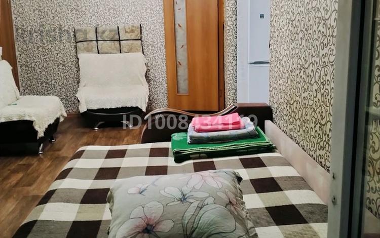 1-комнатная квартира · 36 м² · 4/5 этаж, Майкудук, Майкудук, 12й микрорайон 1 за 9 000 ₸ в Караганде, Алихана Бокейханова р-н — фото 2