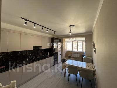 2-бөлмелі пәтер · 75 м² · 5/5 қабат, Ескі аэропорт ш/а., Достык 62, бағасы: 27.5 млн ₸ в Уральске, мкр Старый Аэропорт