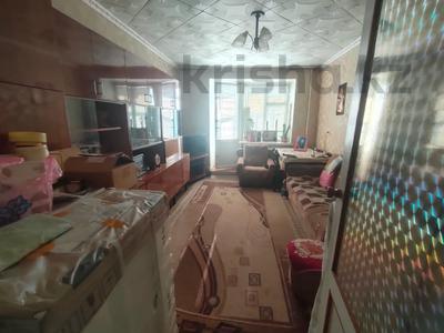3-комнатная квартира, 58 м², 2/5 этаж, Жекибаева за 14.8 млн 〒 в Караганде, Алихана Бокейханова р-н