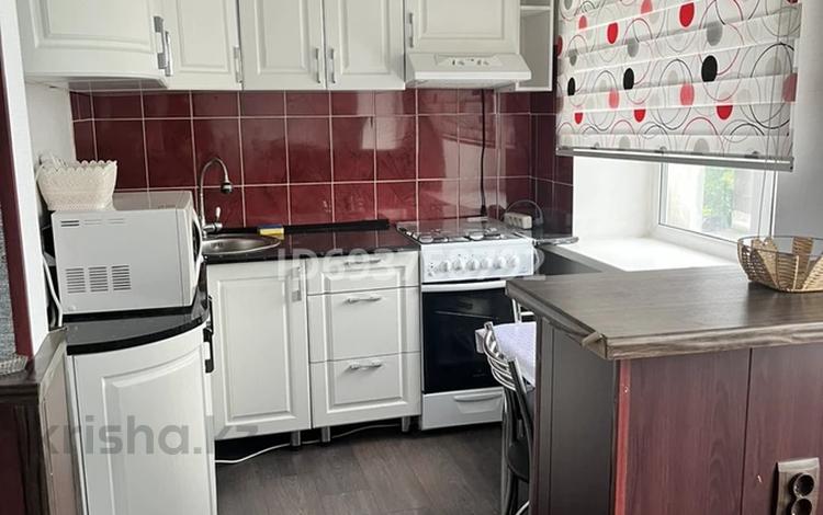 2-комнатная квартира · 44 м² · 5/5 этаж, Майкудук, 15й микрорайон 27 — Маг. Сатурн за 10 млн 〒 в Караганде, Алихана Бокейханова р-н — фото 8