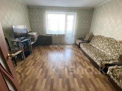 2-комнатная квартира, 52 м², 2/5 этаж, Пришахтинск, 22й микрорайон 34 за 15.5 млн 〒 в Караганде, Алихана Бокейханова р-н