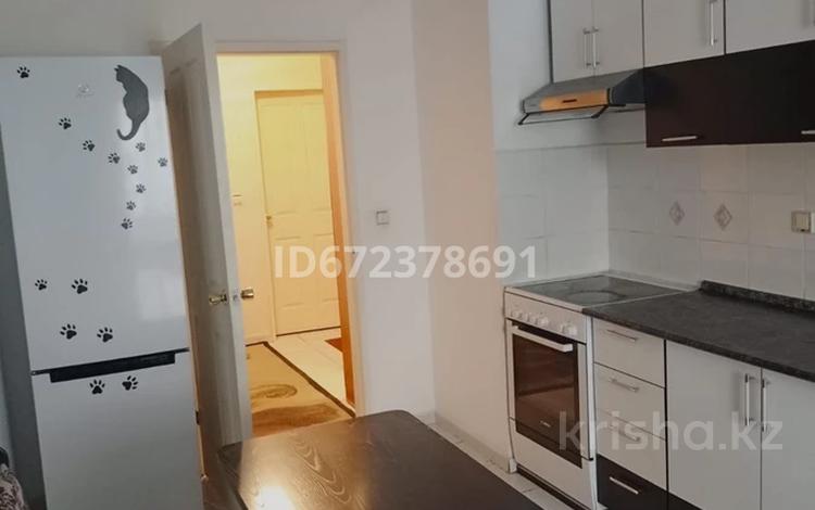 3-бөлмелі пәтер · 90 м² · 2/16 қабат, Самал мкр 7, бағасы: 300 000 ₸ в Астане, р-н Байконур — фото 2