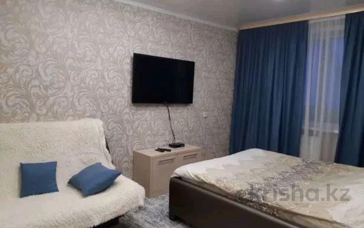 1-комнатная квартира, 35 м², 8/9 этаж по часам, Камзина 72 за 2 000 〒 в Павлодаре — фото 8