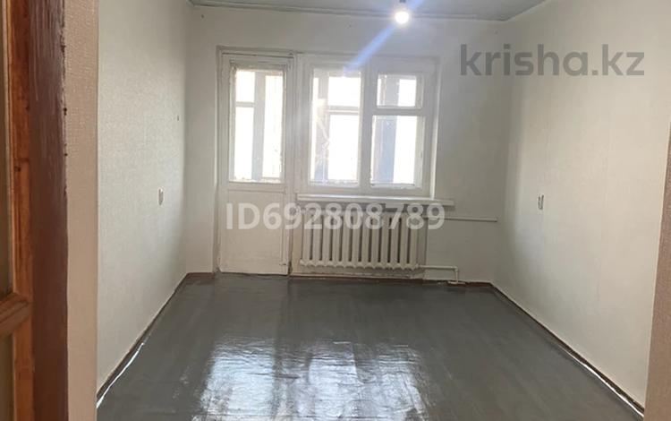 2-бөлмелі пәтер, 47 м², 5/5 қабат, Майкудук, 15й микрорайон 6, бағасы: 8.8 млн 〒 в Караганде, Алихана Бокейханова р-н — фото 2