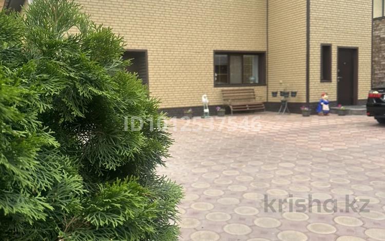 Отдельный дом · 4 комнаты · 270 м² · 6 сот., Абая 118А за 154 млн ₸ в Павлодаре — фото 2