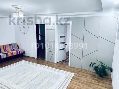 3-комнатная квартира · 60 м² · 2/5 этаж, мкр Юго-Восток, Язева 17 за 260 000 ₸ в Караганде, Казыбек би р-н