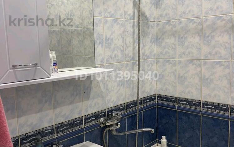 3-бөлмелі пәтер · 69.2 м² · 3/5 қабат, мкр 4 19 — На против. 24 школы, бағасы: 29 млн ₸ в Уральске — фото 2