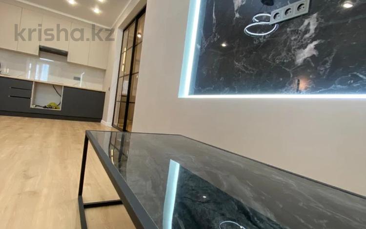 2-комнатная квартира · 47 м² · 8/8 этаж, Райымбека 210 за 38.5 млн ₸ в Алматы, Алмалинский р-н — фото 2