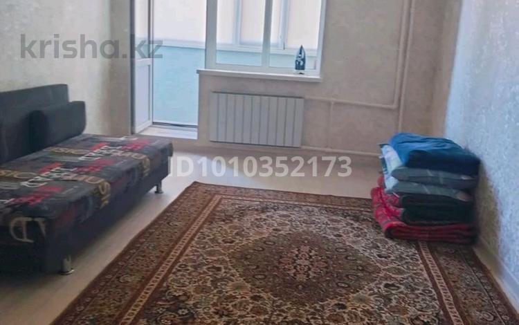 2-бөлмелі пәтер · 66 м² · 8/10 қабат, мкр 12 22 — Богенбай Батыр 22, бағасы: 15 000 ₸ в Актобе — фото 2