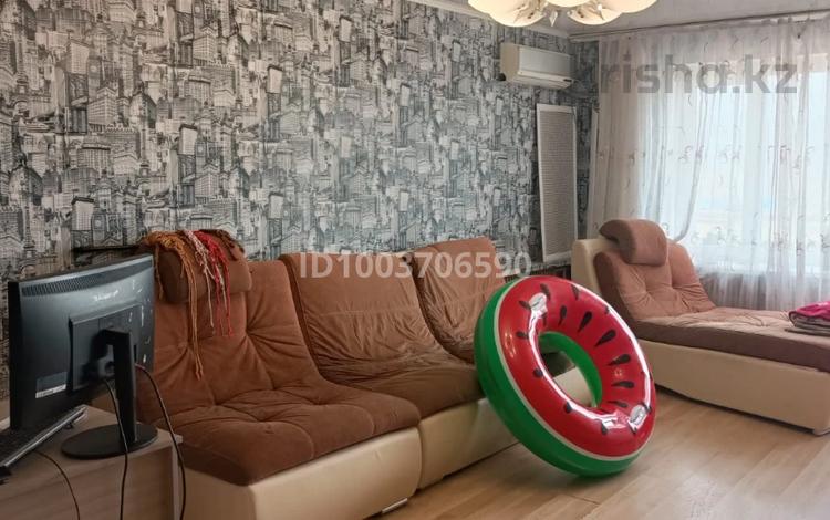 3-комнатная квартира · 74.4 м² · 10/10 этаж, 12-й мкр 33 за 16 млн 〒 в Актау — фото 2