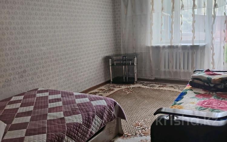 2-бөлмелі пәтер · 54 м² · 1/5 қабат, Ескі қала, Кереева 4, бағасы: 10 000 ₸ в Актобе, Старый город — фото 2