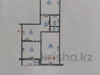 2-комнатная квартира, 54 м², 3/5 этаж, мкр. 4 20 за 16.5 млн 〒 в Уральске, мкр. 4