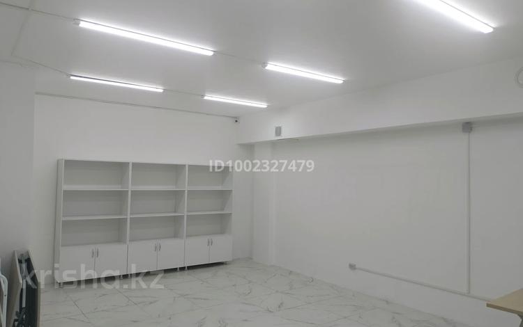 Свободное назначение, офисы, магазины и бутики, склады, салоны красоты, фитнес и спорт, медцентры и аптеки, образование, развлечения, конференц-залы, кабинеты и рабочие места, студии · 35 м² за 170 000 ₸ в Астане, Есильский р-н — фото 2