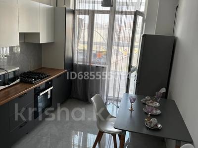 1-комнатная квартира, 51 м², 4 этаж посуточно, мкр Атырау, Абулхайыр хана 51а за 14 000 〒