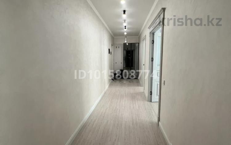 2-комнатная квартира · 64.9 м² · 3/9 этаж, мкр Нурсая, Абулхайр-хана 63 за 350 000 ₸ в Атырау — фото 2